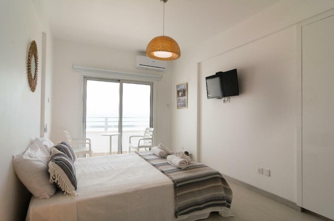 Larnaka Seaview Luxury Suites 外观 照片